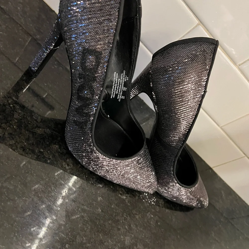 Dkny heels - Picture 4 of 8